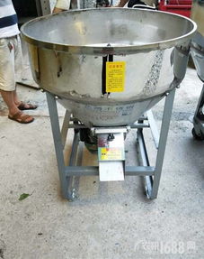 飼料攪拌機(jī)選購(gòu)指南 聚焦200斤青蛙牛蛙飼料拌料機(jī)與平口玉米顆?；旌蠙C(jī)